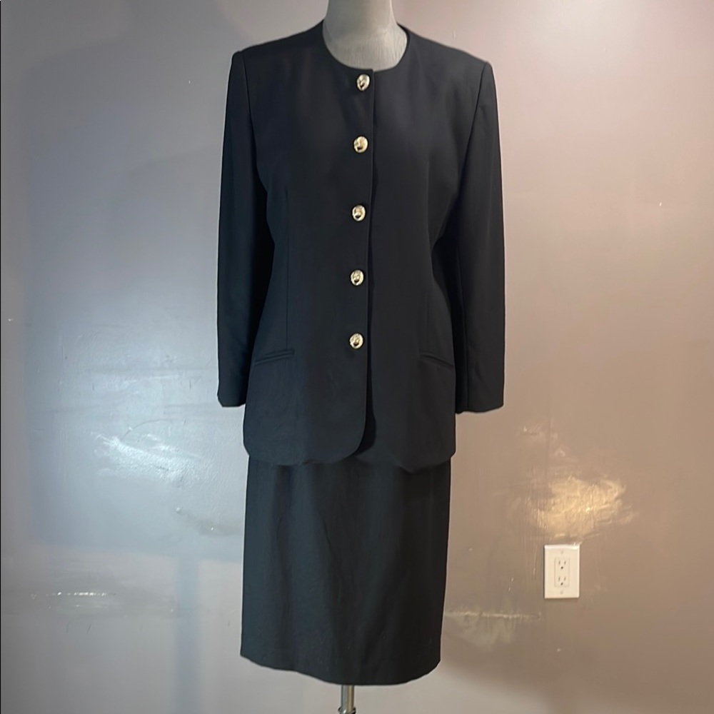 Pure Virgin wool black Womens suit size 12 MADE IN CANADA fully lined suit
